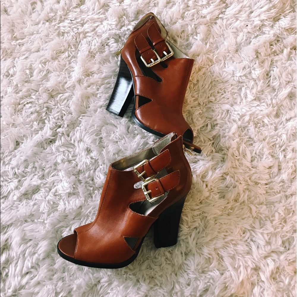 Guess leather heel booties size 6 cognac brown